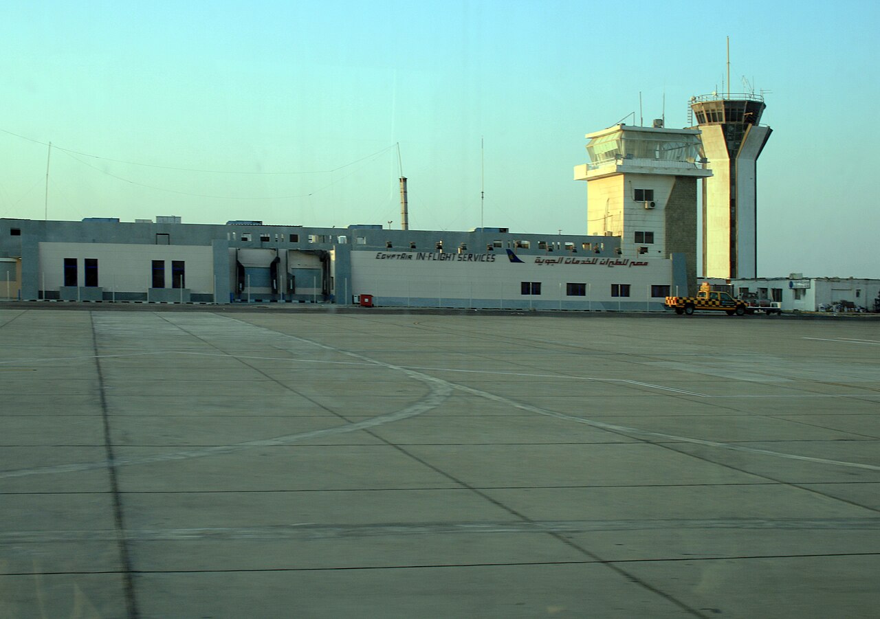 Plate-forme et tour de l'aéroport de Hurghada