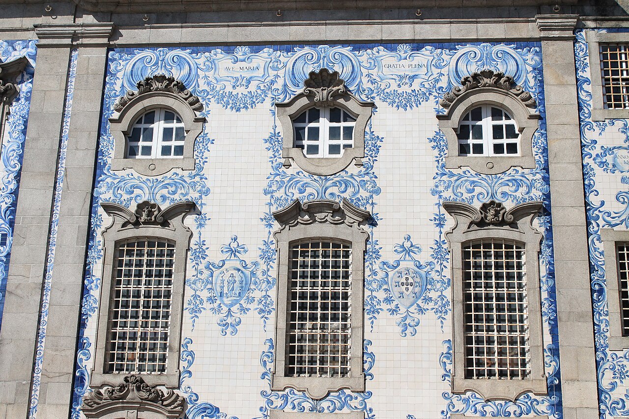 Église do Carmo et Carmelitas à Porto : la façade d'azulejos et la Casa Escondida