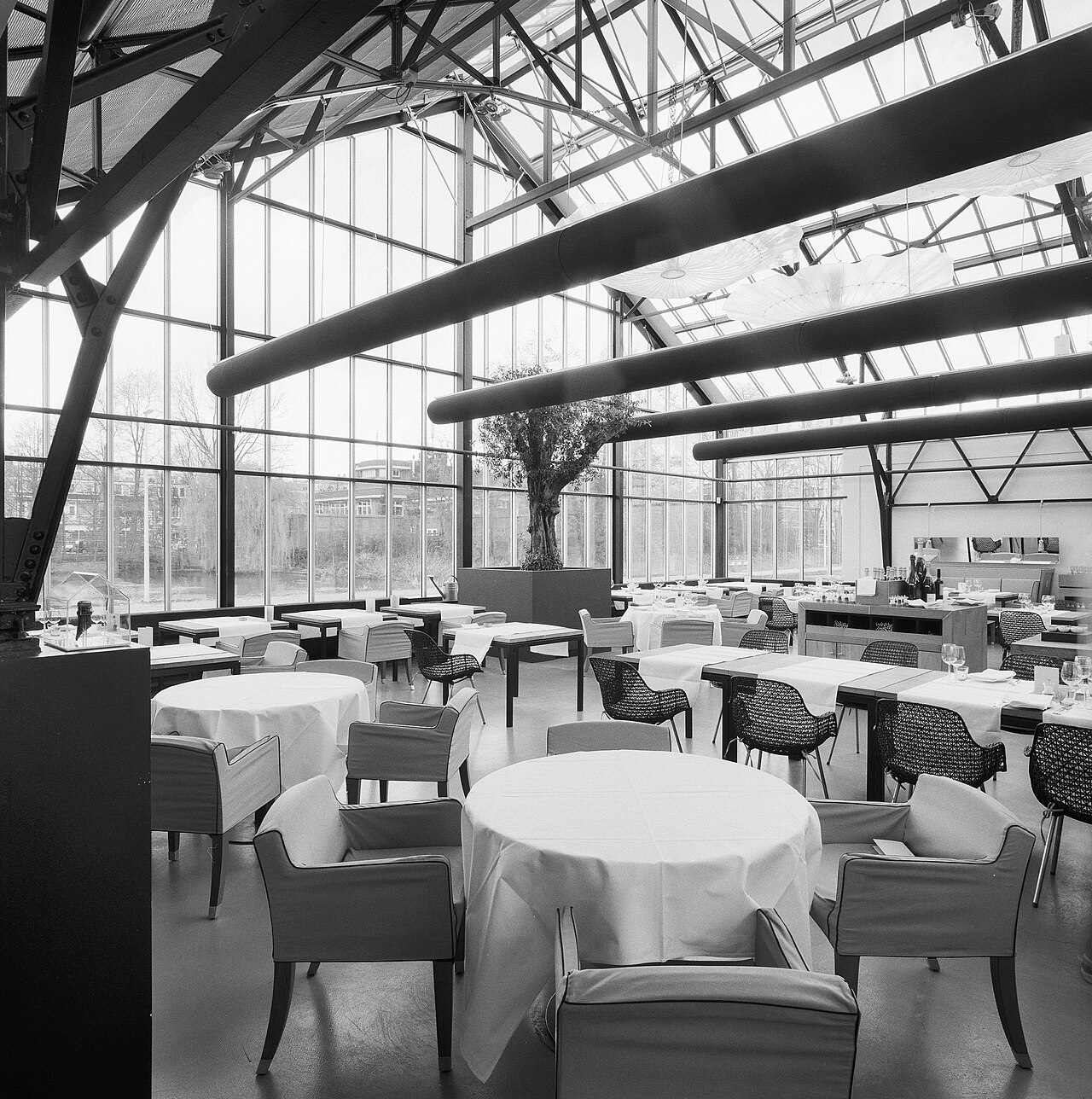 El comedor del restaurante De Kas, en un invernadero de 1927