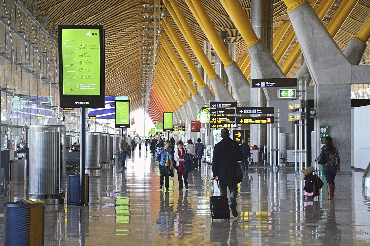 Aéroport de Madrid-Barajas au centre : métro, bus, train ou taxi