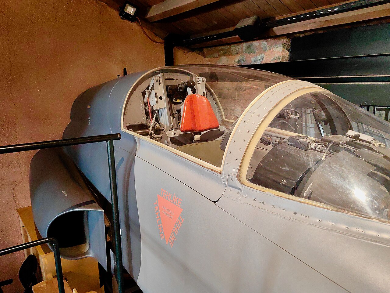 Les avions et les véhicules