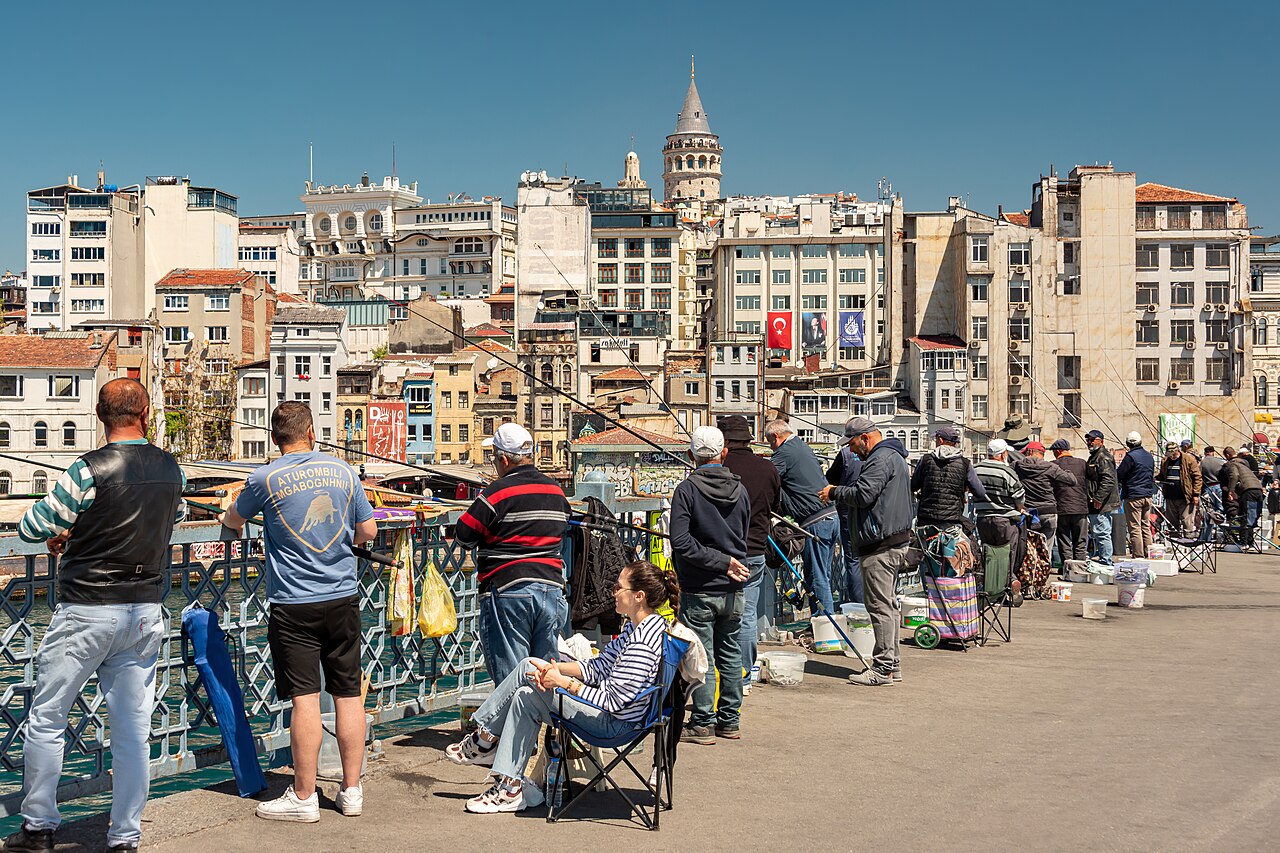 Galata Bridge: fishermen, restaurants and views over the Golden Horn