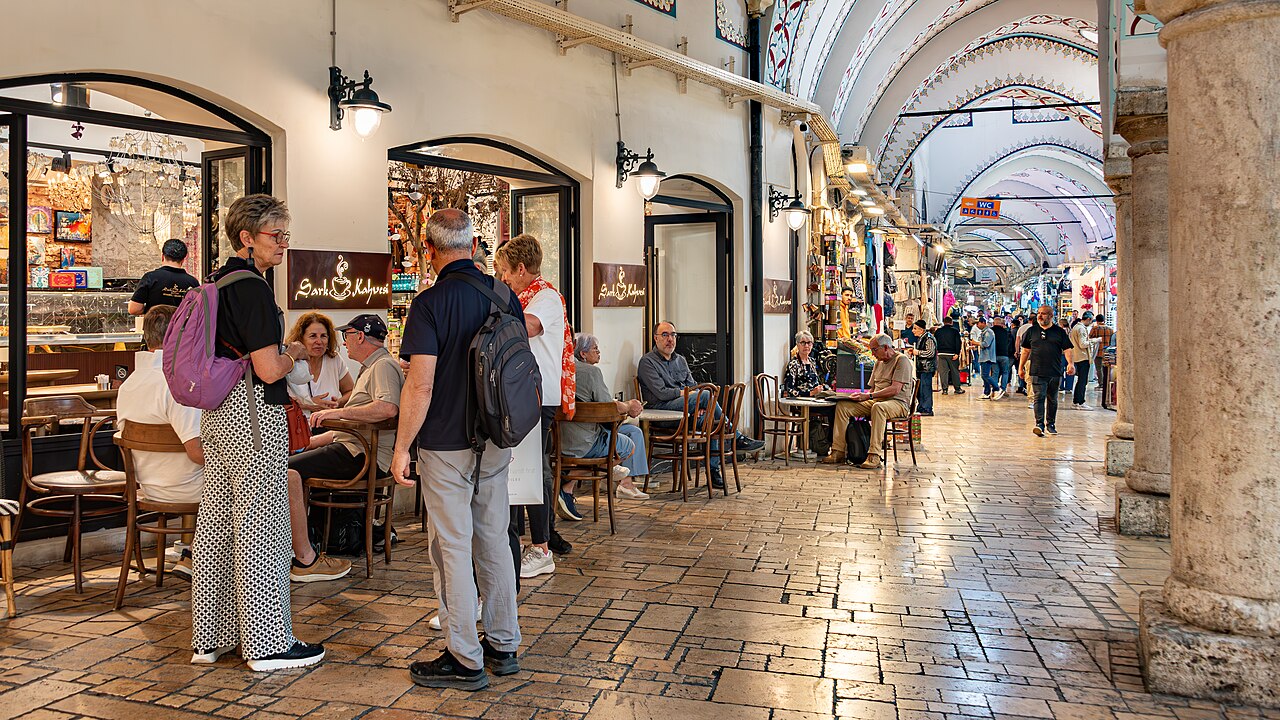 Grand Bazaar Istanbul: opening hours, layout and haggling tips