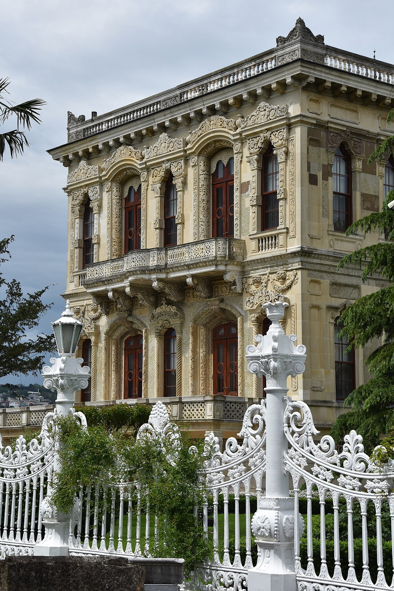 Küçüksu Pavilion: the little Rococo palace on the Bosphorus