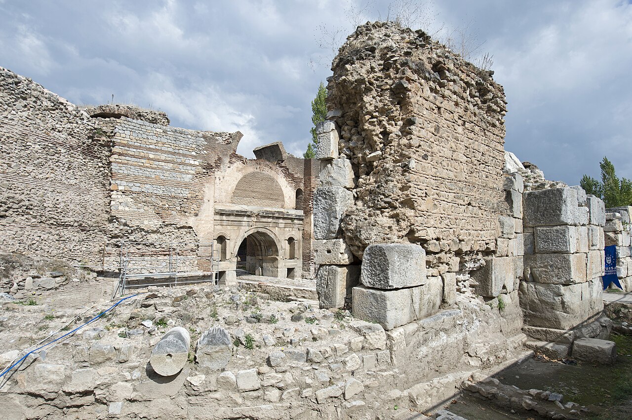 The walls and their gates