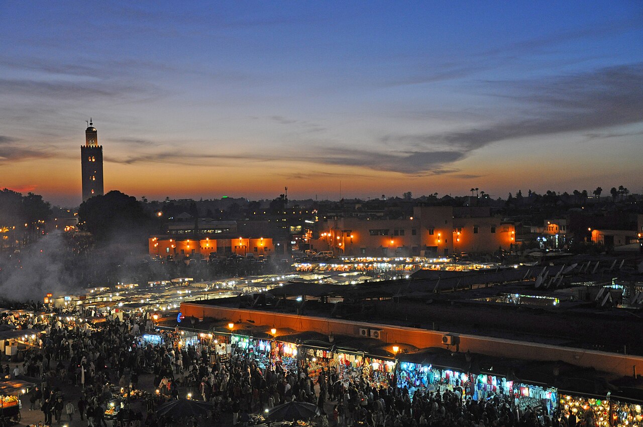 La place Jemaa el-Fna et la Koutoubia au crépuscule
