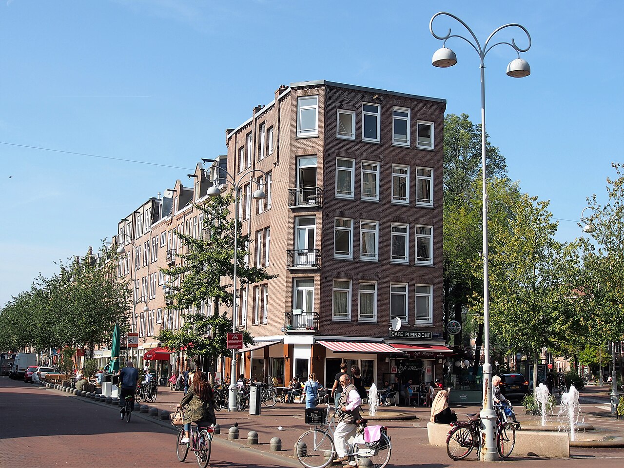 Het Javaplein en het begin van de Javastraat, in de Indische Buurt