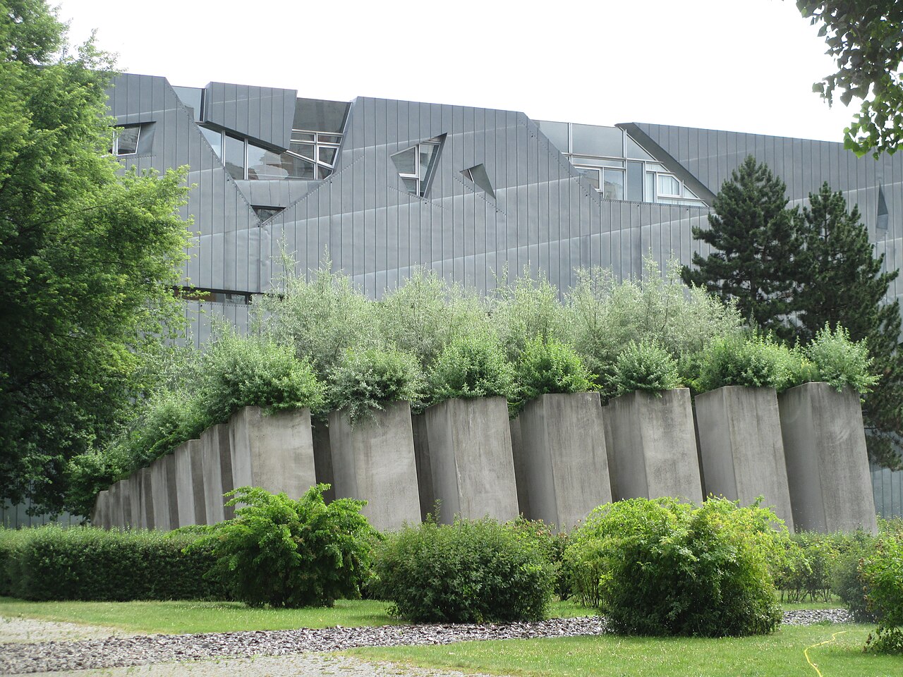 Jüdisches Museum Berlin: Libeskinds Architektur und die Ausstellung