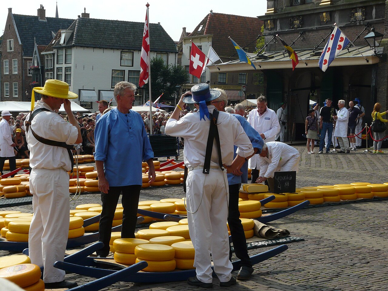 Alkmaar Cheese Market: dates, times and how to get there from Amsterdam