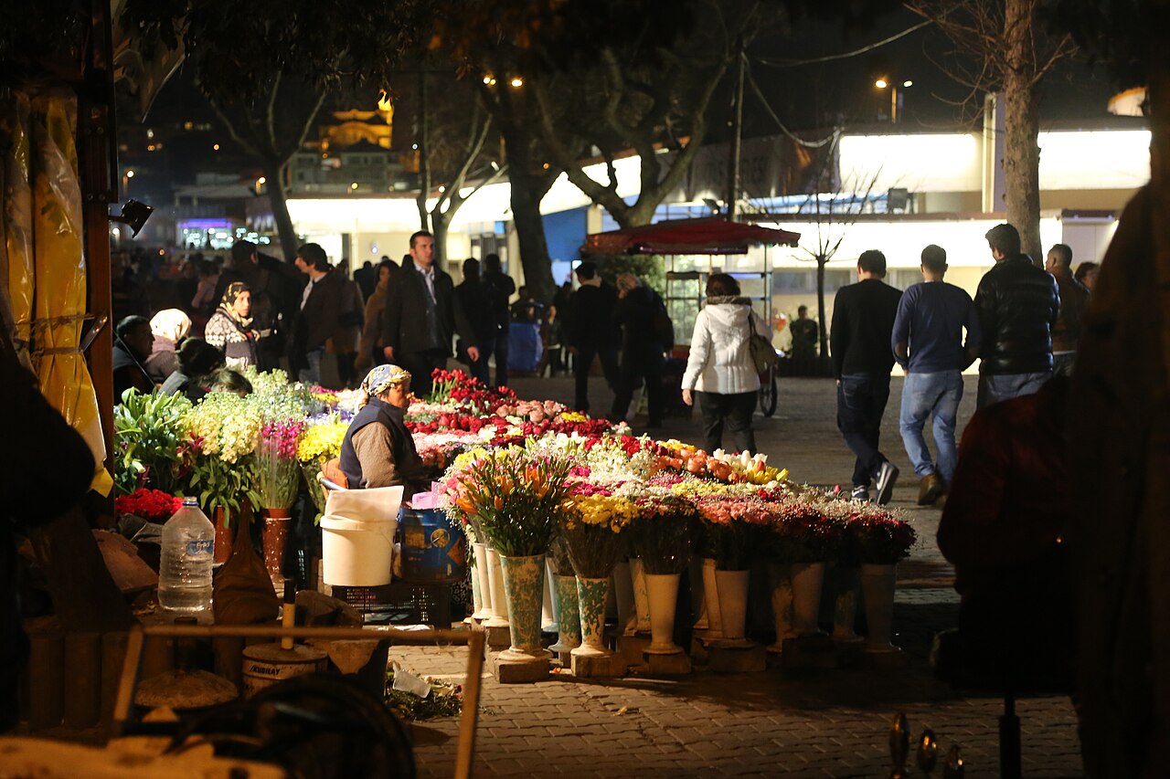 Kadıköy Tuesday Market (Salı Pazarı): days and what to find