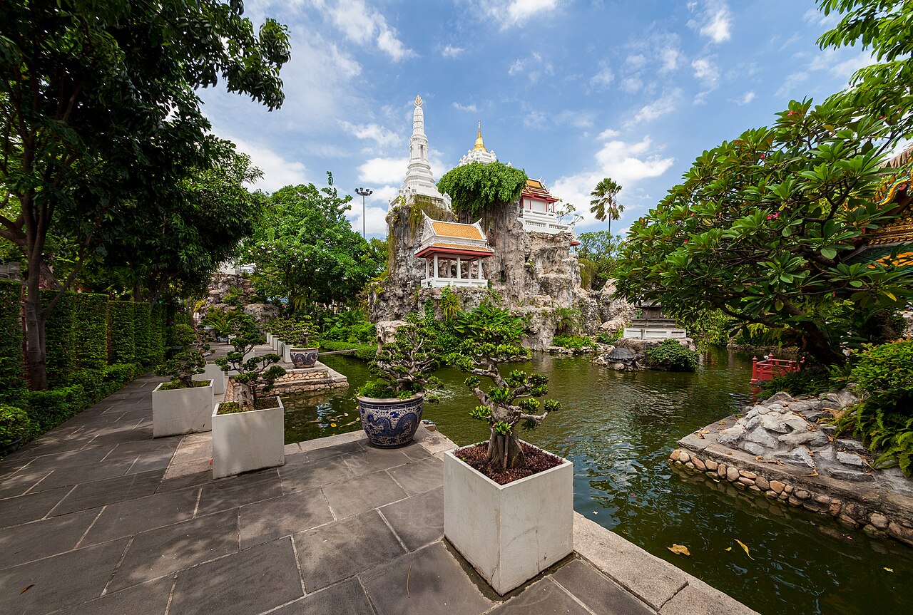 Wat Prayoon: the white chedi and the tortoise hill