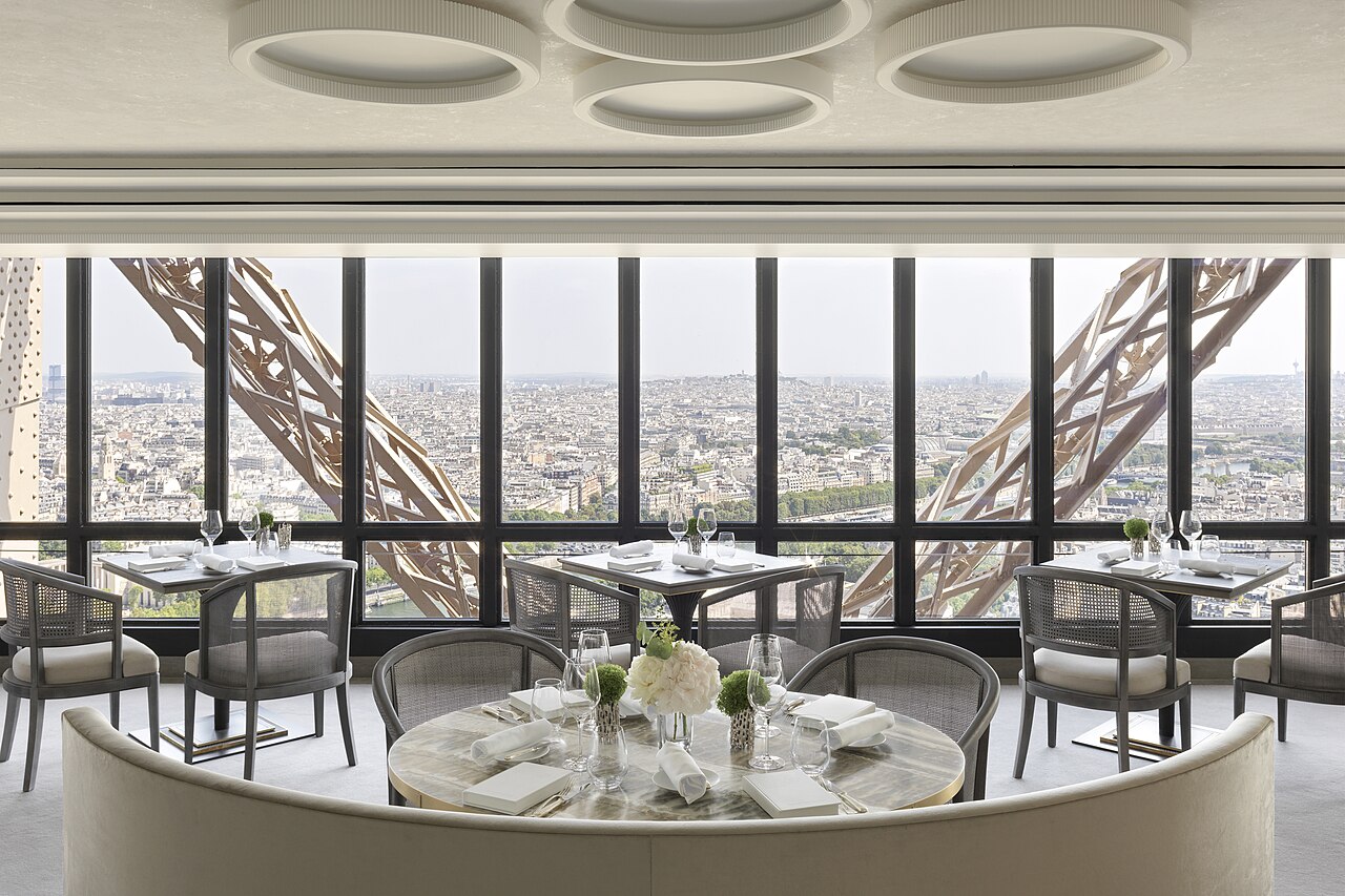 Le restaurant Jules Verne