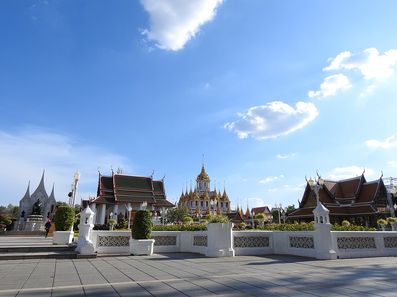 Wat Ratchanatdaram : le Loha Prasat aux 37 flèches de métal