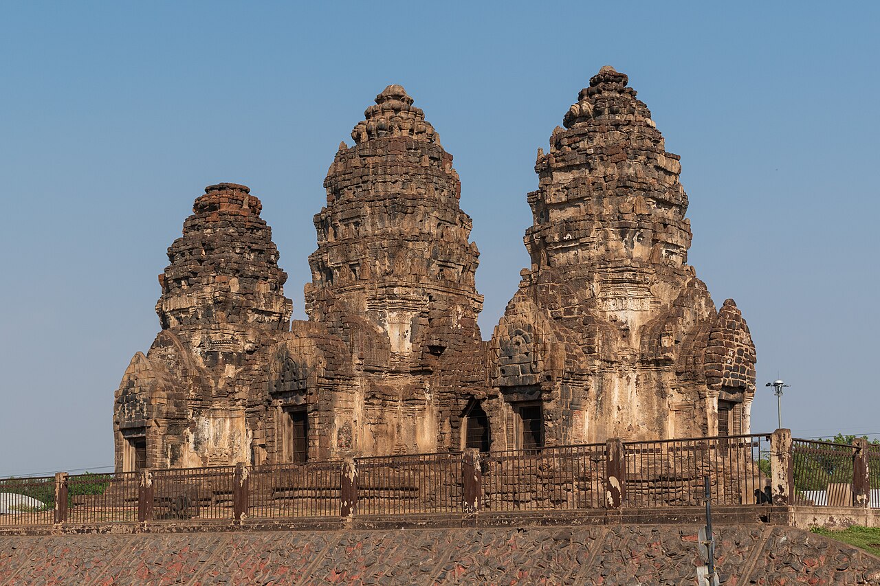 Lopburi depuis Bangkok : la ville des singes et ses temples khmers