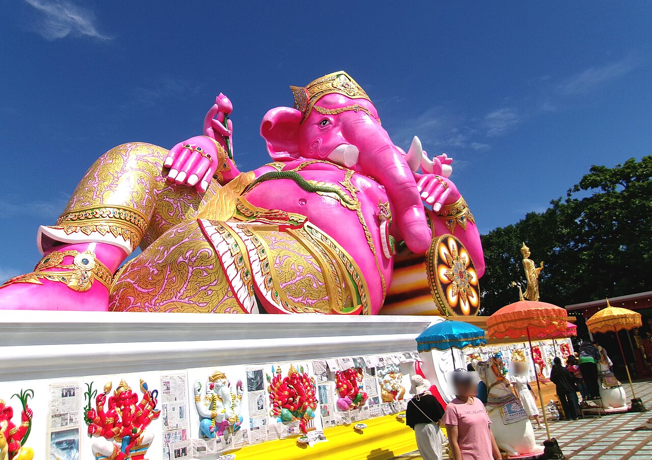 Wat Saman Rattanaram : le Ganesh rose géant de Chachoengsao