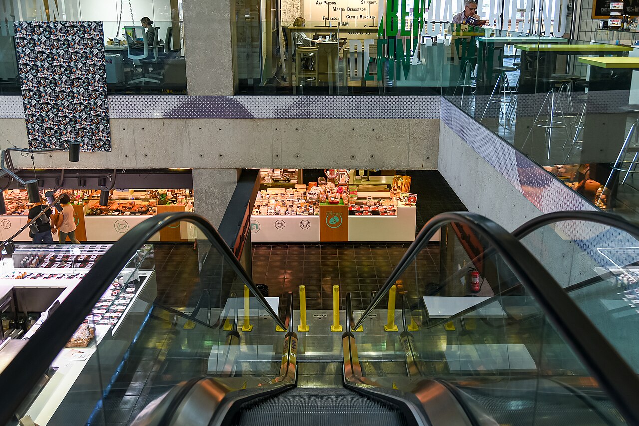 Intérieur du marché de San Antón, à Chueca