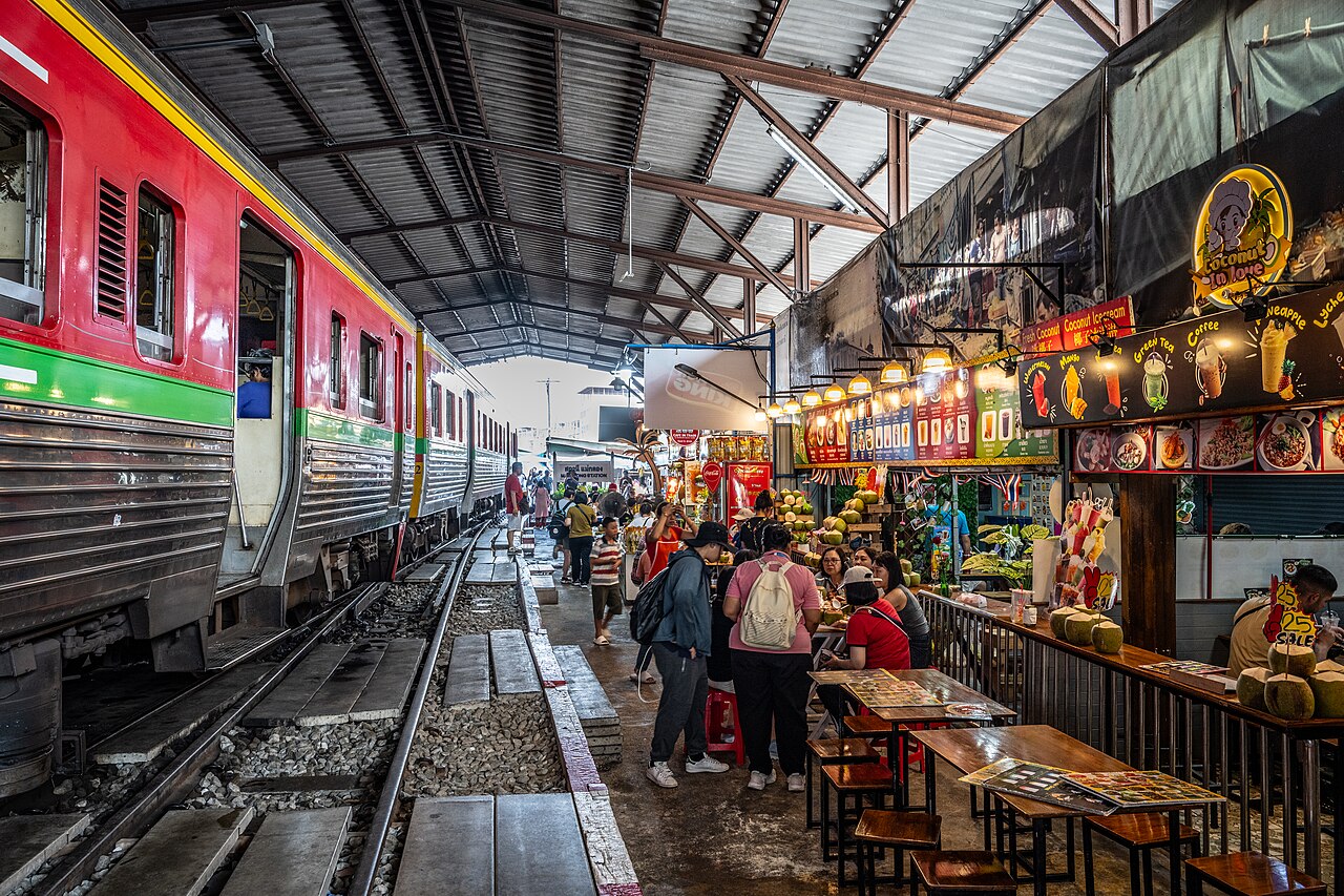 Marché du train de Maeklong : horaires du train et accès depuis Bangkok