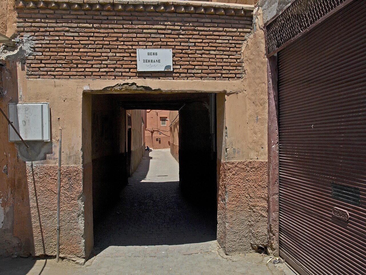 Entrée du derb Zemrane, dans la médina