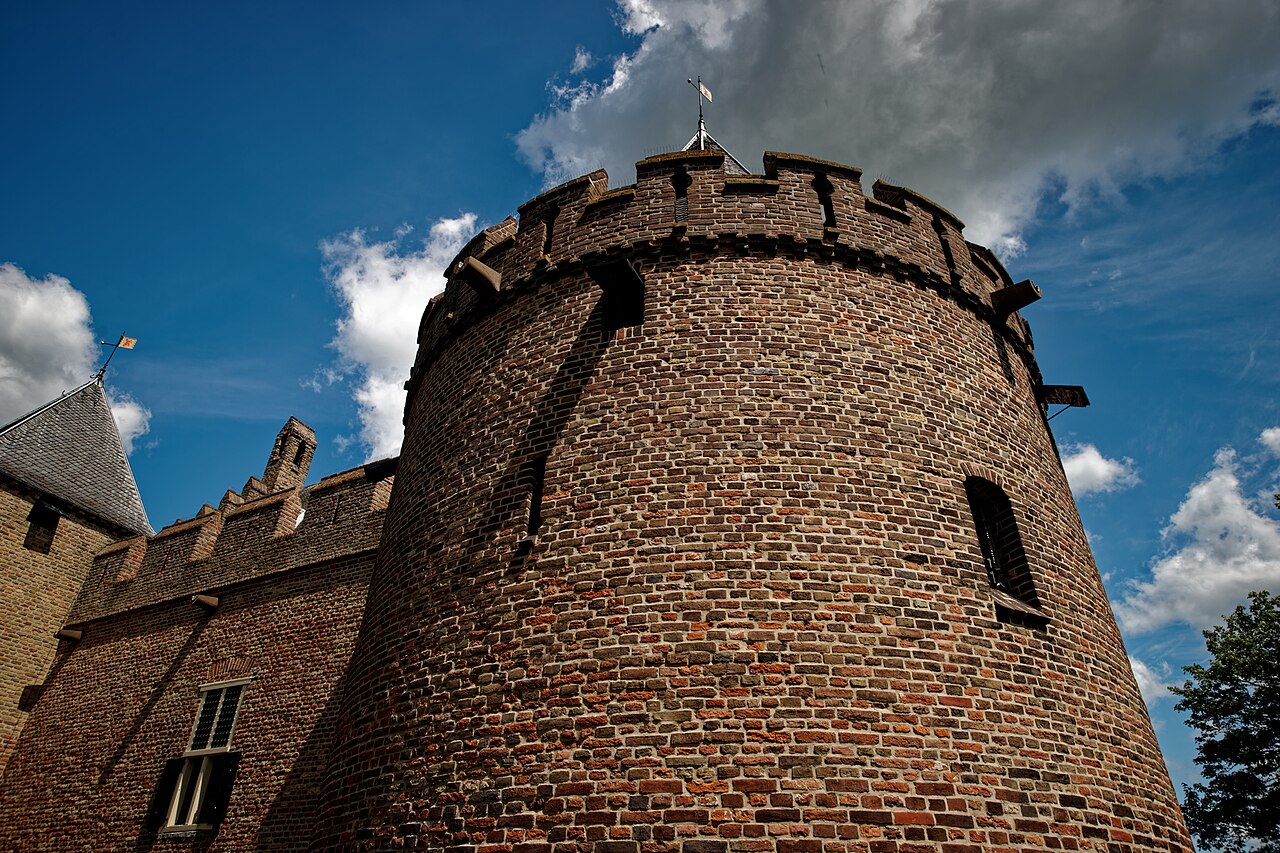 De ronde toren van Kasteel Radboud in Medemblik