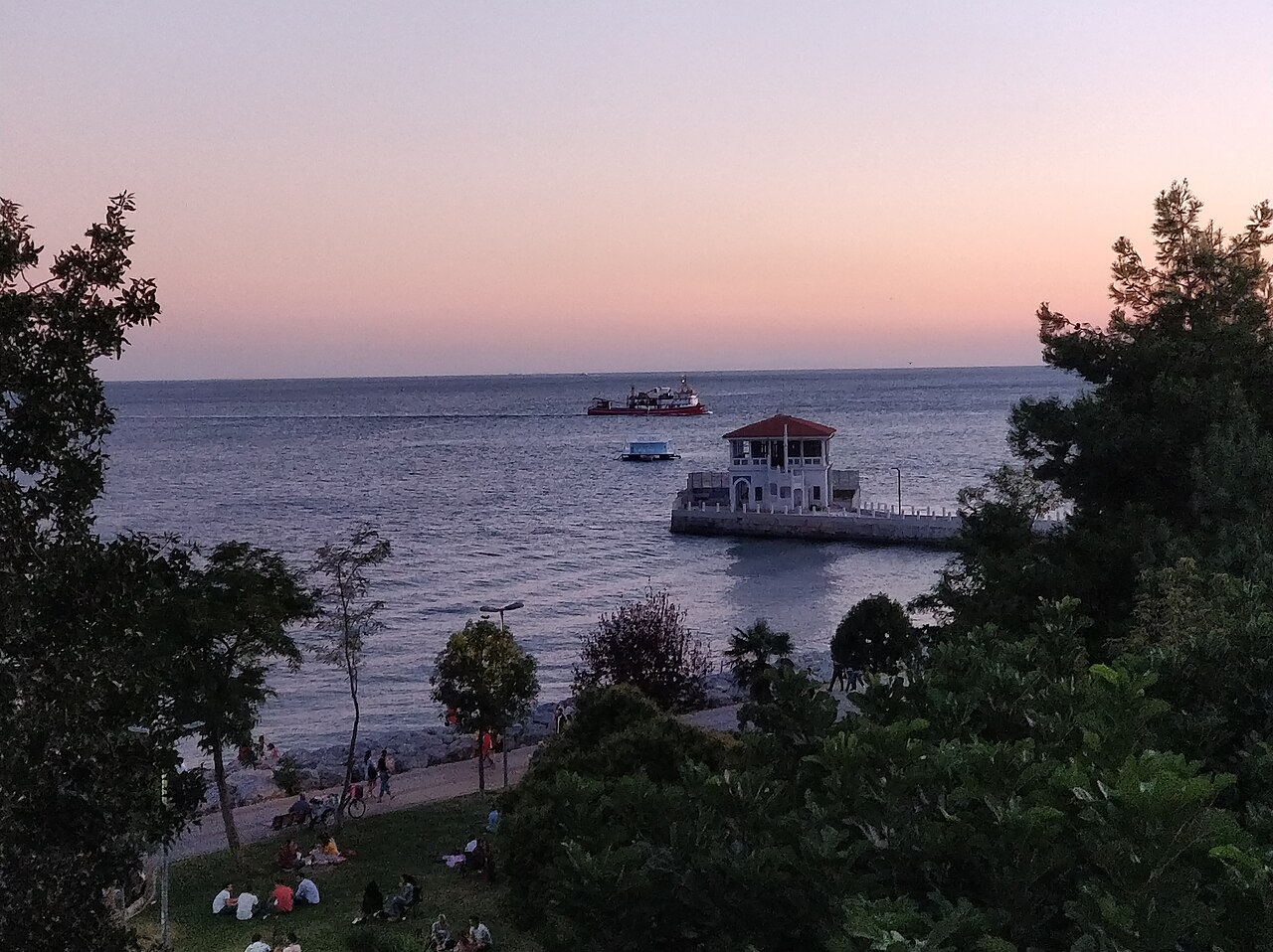 L'embarcadère de Moda au coucher du soleil, sur la rive asiatique