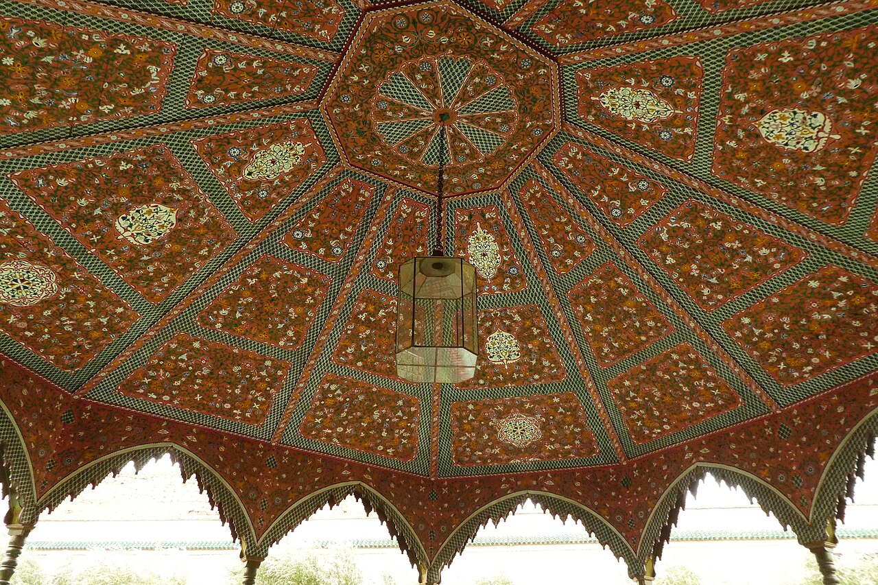 Les pavillons et le décor des riads