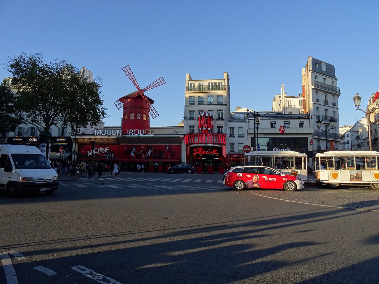 Moulin Rouge Paris : revue Féerie, horaires, dîner-spectacle et accès