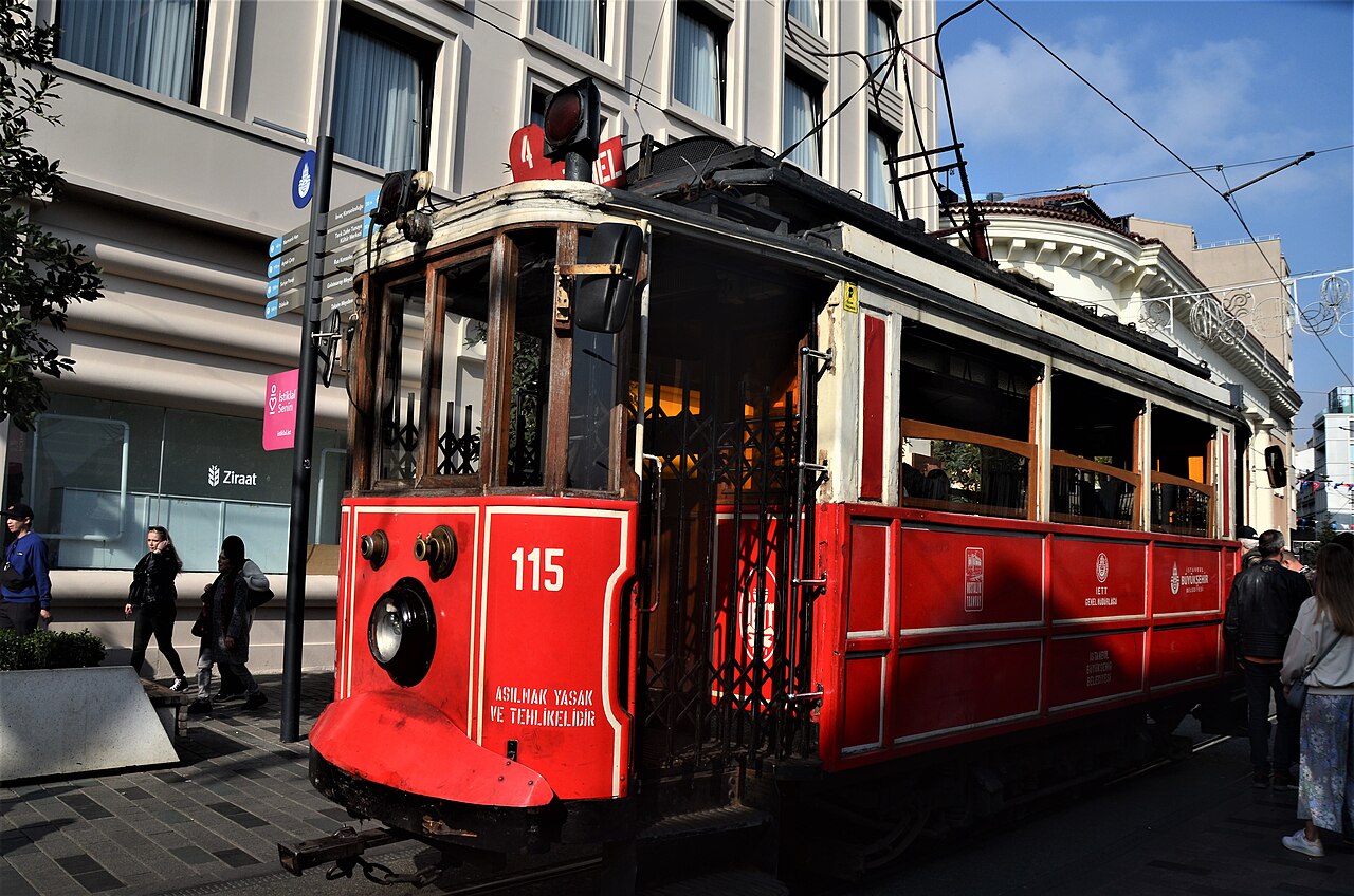 Funiculars, cable cars and the nostalgic tram of Istanbul