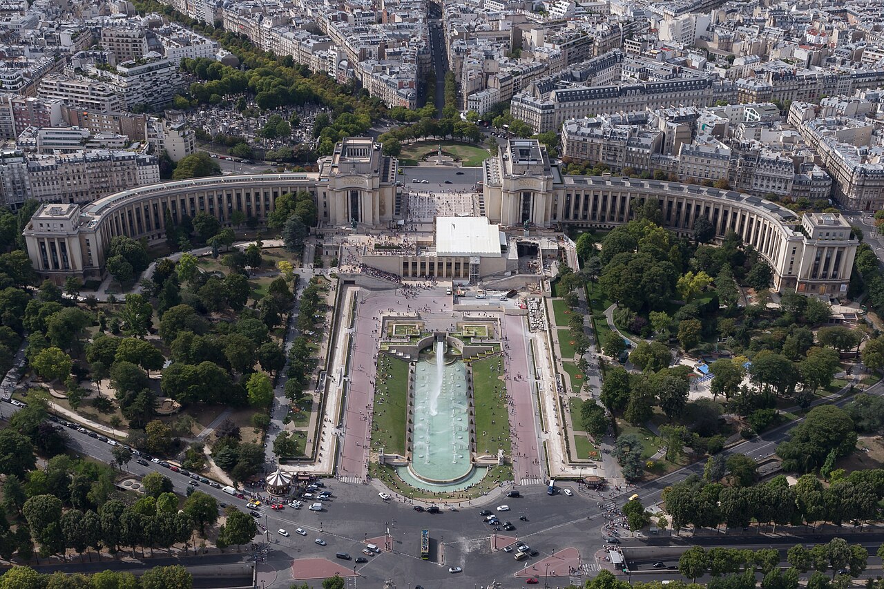 Le parvis des Droits de l'Homme et le palais de Chaillot