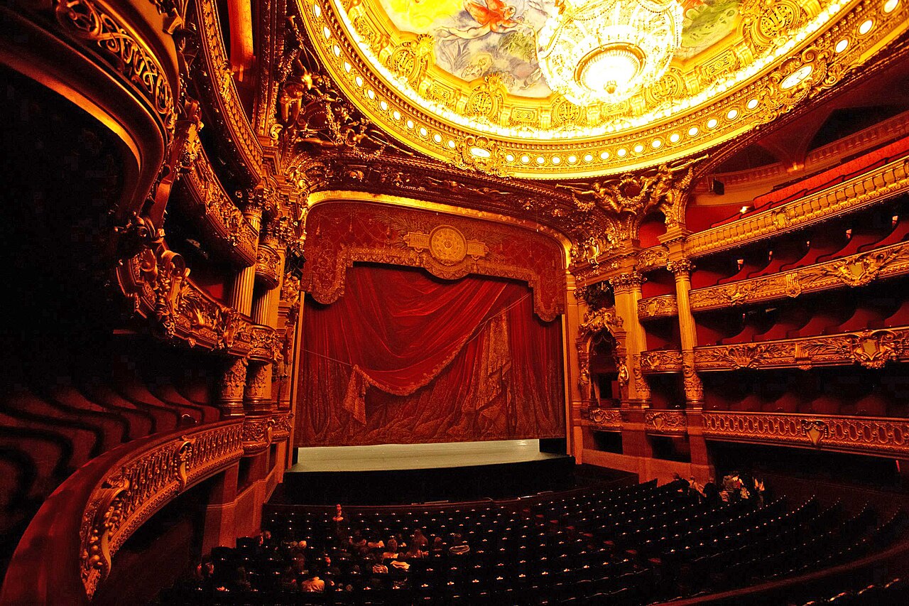 La sala e il palcoscenico del Palais Garnier