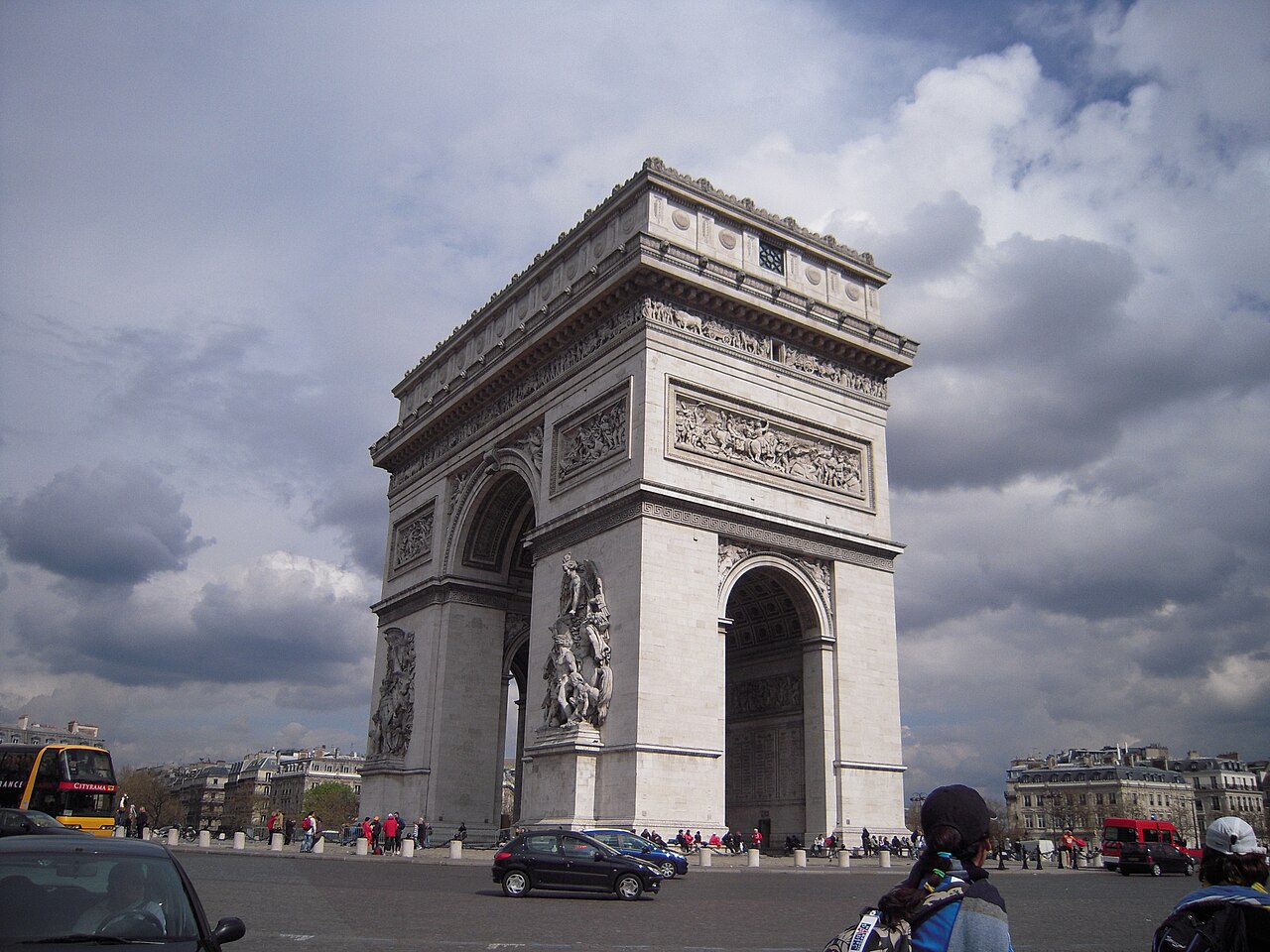 Läufer des Marathon de Paris in den Straßen der Hauptstadt