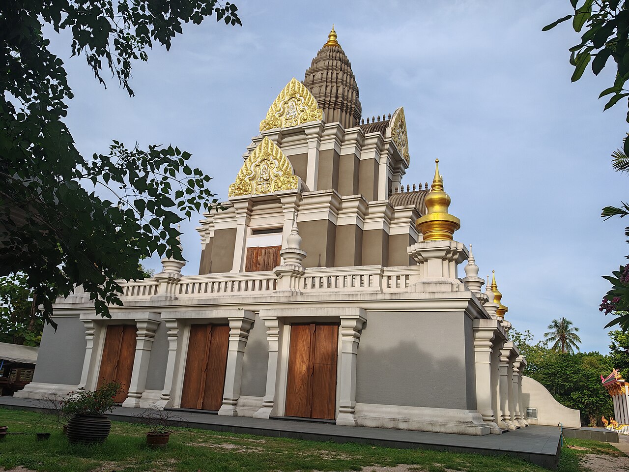 Phuket en 2 jours : itinéraire pour un court séjour (temples, plages, vieille ville)