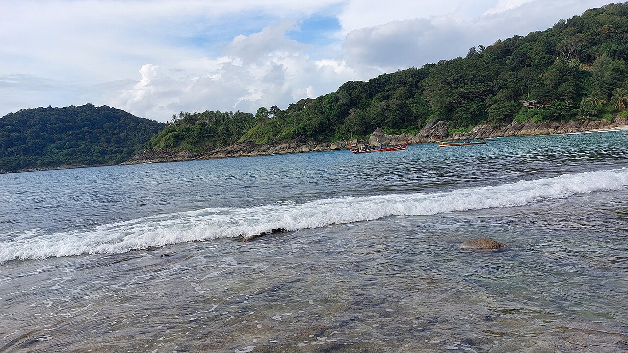 Freedom Beach à Phuket : plage cachée entre Patong et Karon, accès et conseils