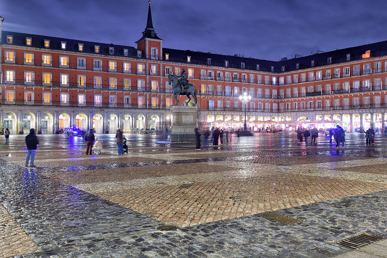 Plaza Mayor de Madrid : histoire, arcades et que voir sur la place