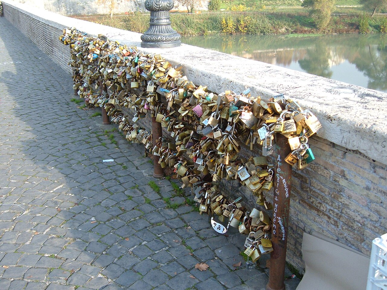 Cadenas accrochés au Ponte Milvio