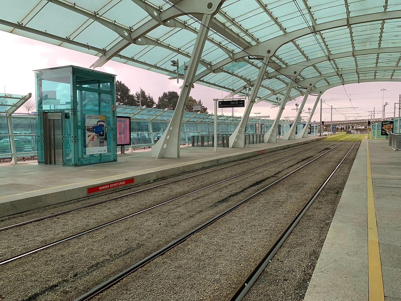 De l'aéroport de Porto au centre : métro, taxi et bus