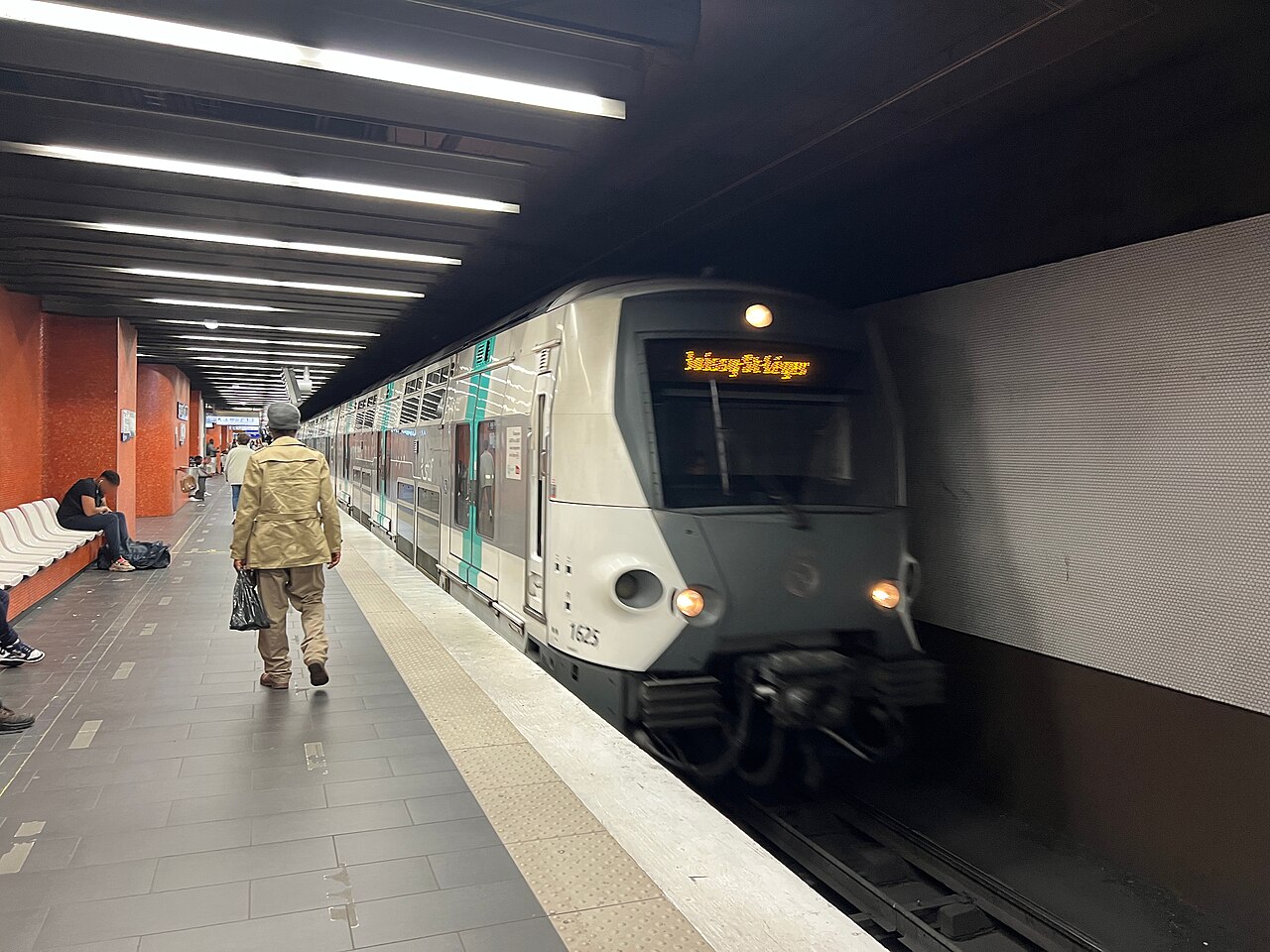 Pociąg RER A na stacji Gare de Lyon