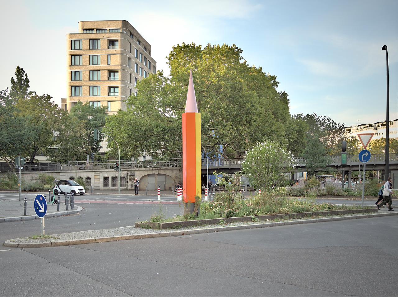 Радужная стела на Nollendorfplatz