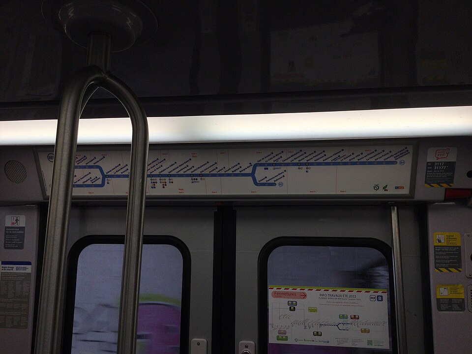 RER B 線：往返機場的主要交通