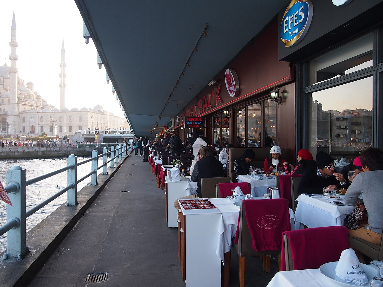 Galata Bridge: fishermen, restaurants and views over the Golden Horn