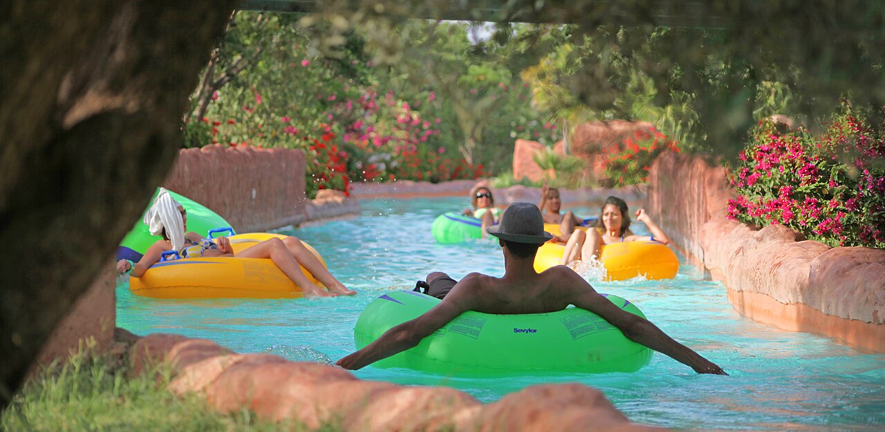 La rivière lente du parc aquatique Oasiria