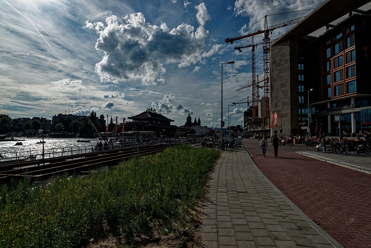 Le bâtiment sur l'Oosterdok