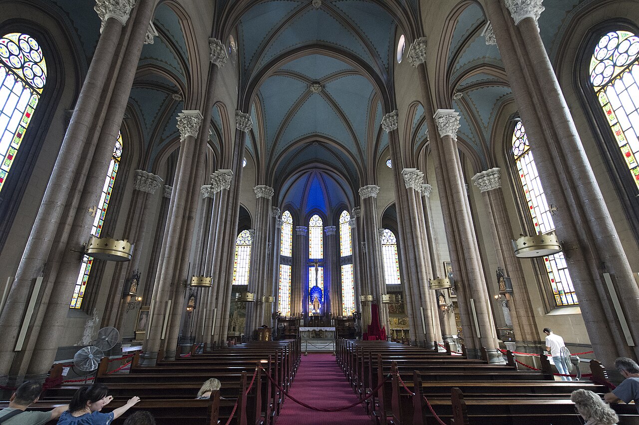 The nave and its stained glass