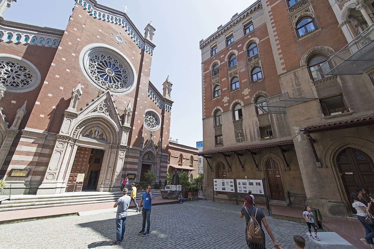 Église Saint-Antoine-de-Padoue : la grande église catholique d'İstiklal