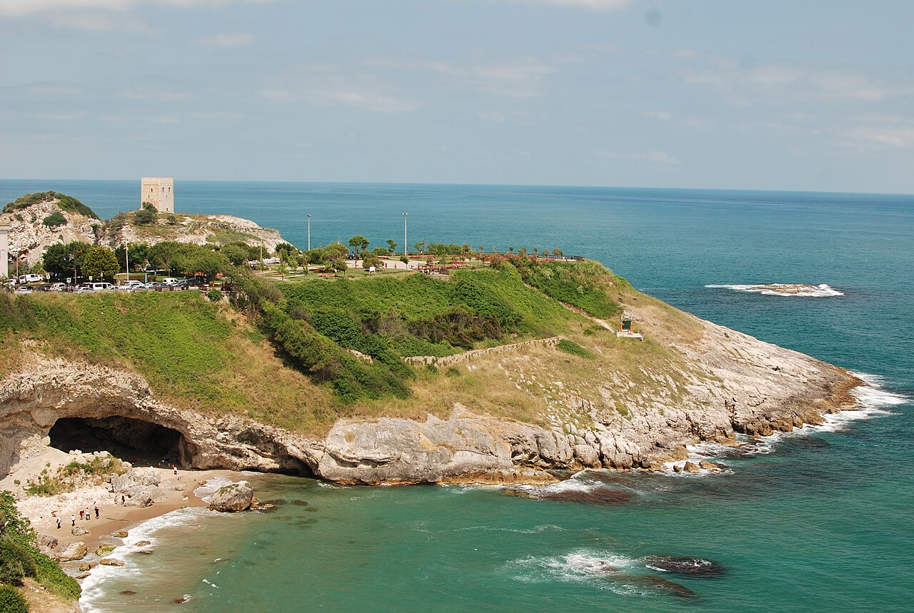 Şile Castle on its islet, seen from the heights