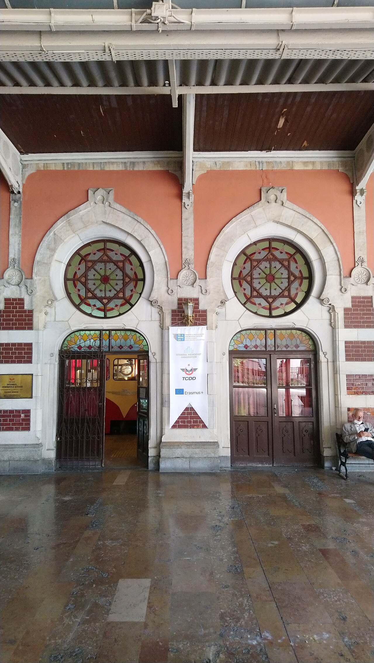 The hall and the platforms