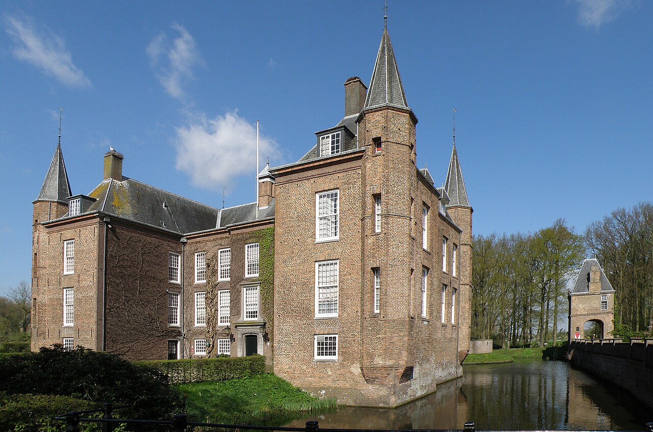Slot Zuylen en de slotgracht bij Utrecht