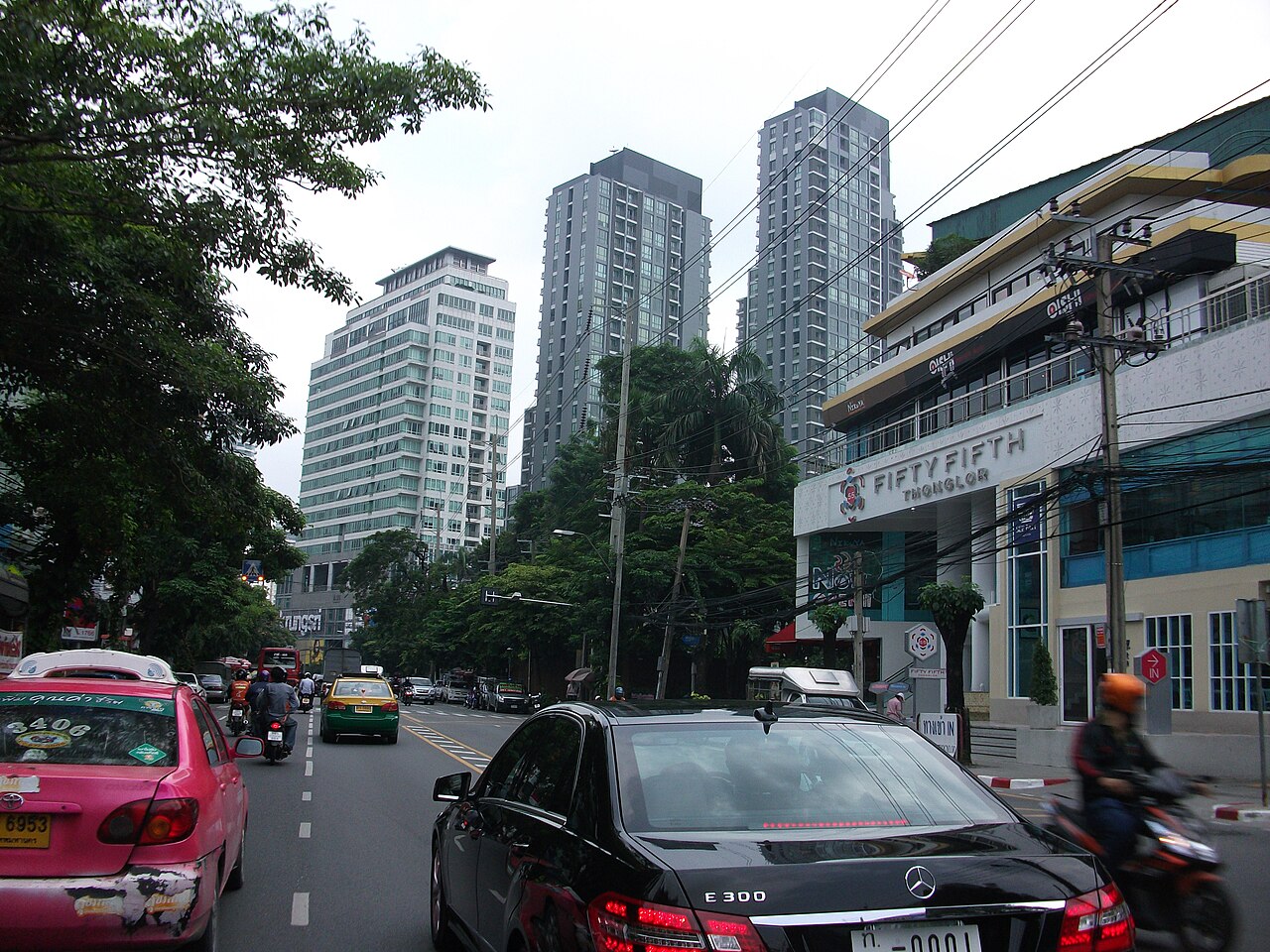 Le Soi Thong Lo, rue animée de restaurants et de résidences