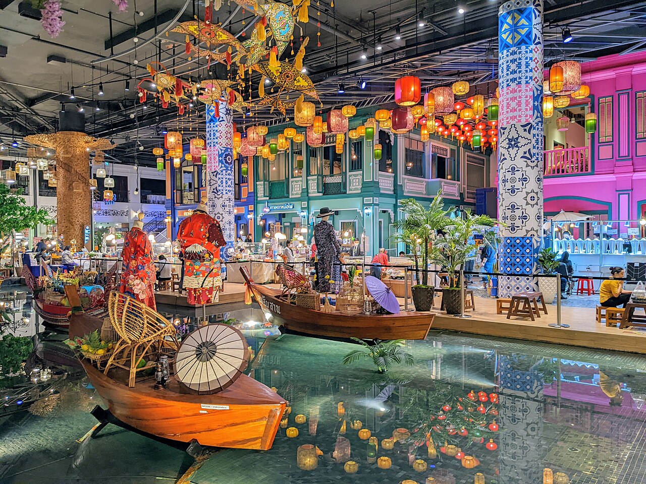 Iconsiam : le centre commercial au bord du fleuve et son marché flottant