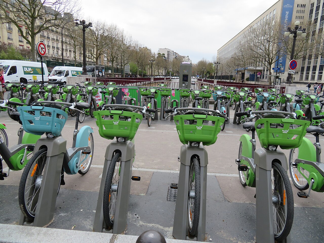 Station Vélib' devant l'université Paris-Dauphine