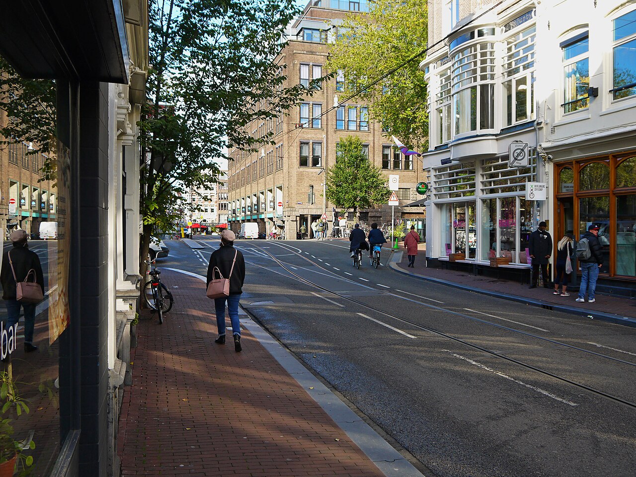 L'Utrechtsestraat, rue de boutiques de la ceinture des canaux